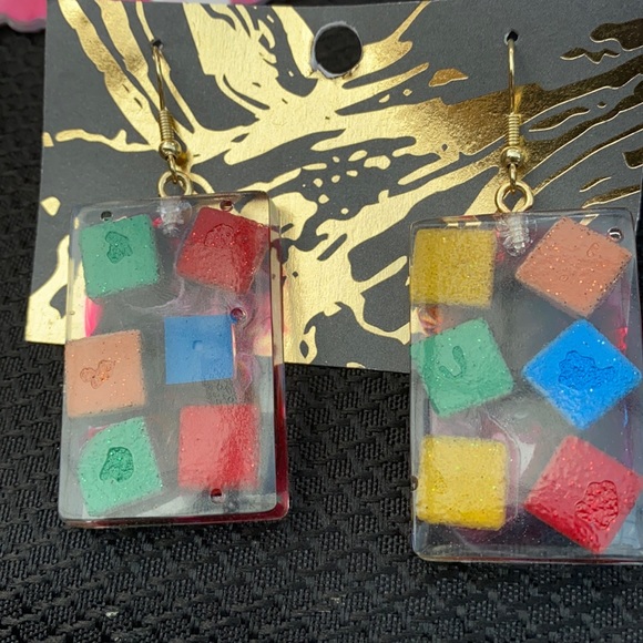 Earrings - Picture 1 of 2